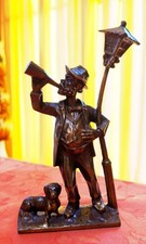 Mann mit Hut Lampe und Hund