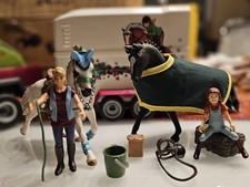 Schleich Pick- up  + Anhänger 42346 , 3 Figuren, 2 Pferde und Zubehör