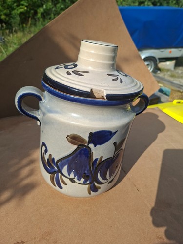 Alter vintage topf mit - alter, deckel