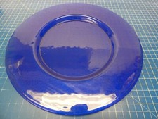 Teller aus blauem - glas, relief