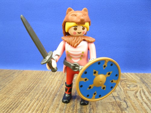 Schildmaid mit schild - schildmaid,