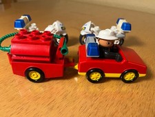 LEGO DUPLO (2690) Teile aus Feuerwehrauto mit Anhänger, 2 Polizeimotorräder