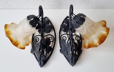 Tolles Paar Wandlampen - florale Eisenmontur und Milchglas Schirme im Jugendstil