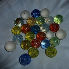 Glas Murmeln Kugel 26 Stück bunt Durchmeser 2 cm ALt ? Deko