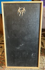 Tafel - Mit Holzkiste - Abstrakte Silberne Figuren