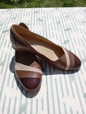 Neu! Leder-Ballerinas für