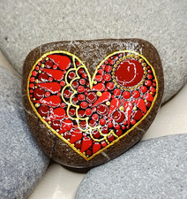 Herz-Mandala Stein, rot, Geschenk, Naturstein Bodensee, Einzelstück, handbemalt