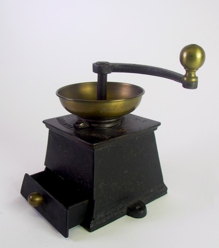 Antike kaffeemühle gusseisen - kaffeemühle,