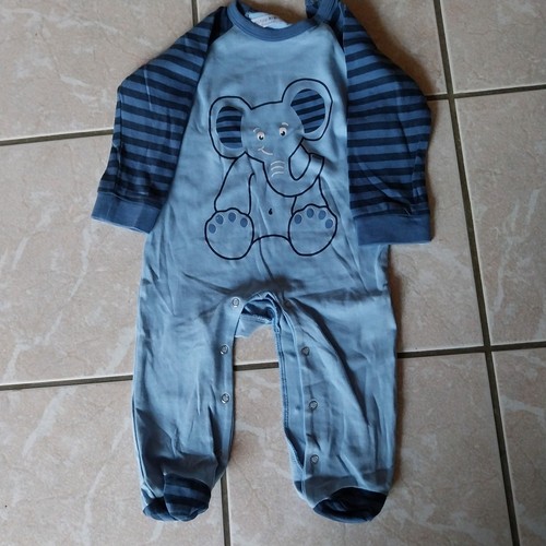 Einteiliger babyschlafanzug - einteiliger,