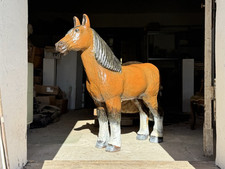 Holzpferd von Hand geschnitzt