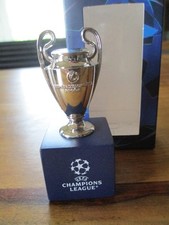 UEFA Champions League Pokal 45