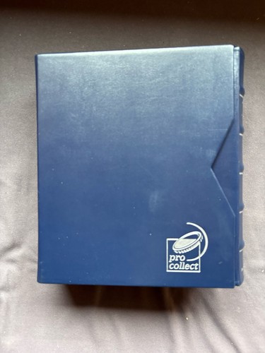 Zwei blaue ringbinder mit - blaue,