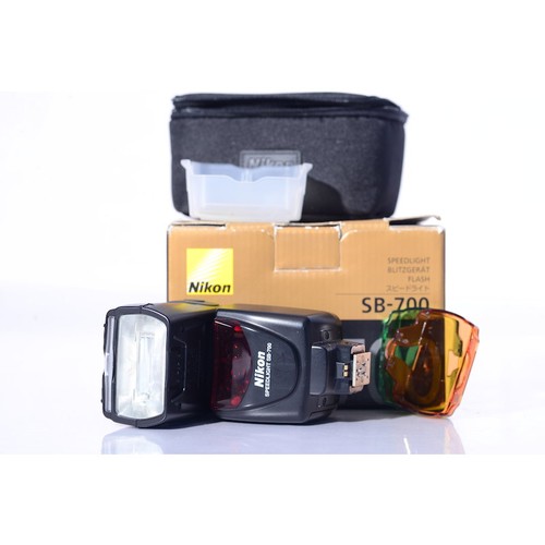 Nikon 700 speedlight - sb-700,