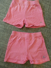 2 Sporthosen kurz rosa Decathlon gr. 98/104  Zwillinge