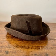 Erhabener Vintage Damenhut