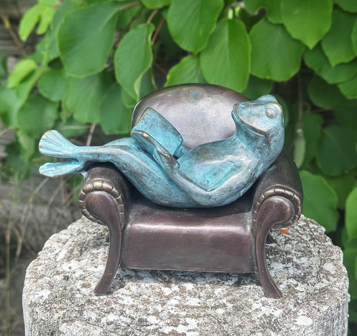 Bronzefigur frosch mit - frosch, buch
