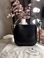 PRADA Handtasche schwarz /