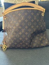 Louis Vuitton  Artsy MM