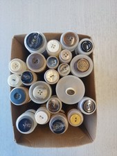 22 Knopfröhrchen in