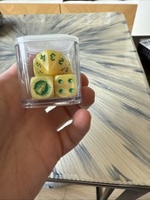 Blood Bowl- Halfling Team Dice Set