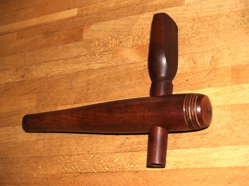 Alter zapfhahn holz 1930 - holz, um