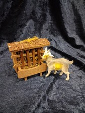 Krippenfigur Ziege mit Futterstelle, handbemalt, hochwertiger Kuststoff