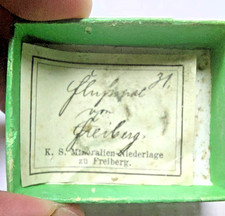 Fluorit xx mit Pyritinclusen von Freiberg  in Sachsen  historischer Zettel