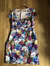 Asiatisches geblümtes Kleid Größe 34 mit Stickerei