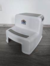 Zweistufiger Kinder Tritthocker fürs Bad mit Anti-Rutsch Oberfläche 