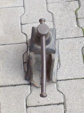 Alter schwerer Metall Rohrbieger Bieger Schraubstock  Wandschraubstock