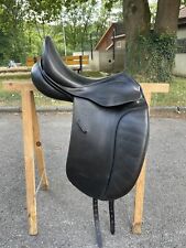 Schwarzer Dressursattel