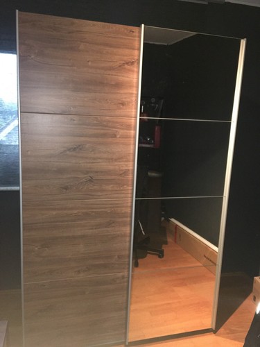 Kleiderschrank