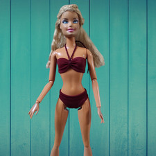 Bikinis Kleidung, Kleidung