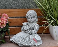 Frostfeste Steinfigur Mädchen