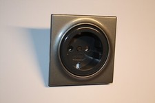 Gira TRIAS Steckdosenblende in