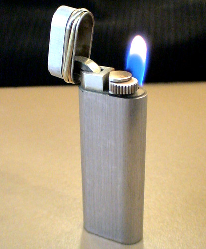 Altes feuerzeug cartier must - {,