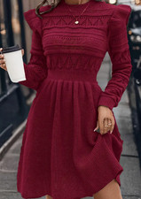 Elegantes Damenkleid mit langen Ärmeln - A-Linie mit Rüschen am Ausschnitt