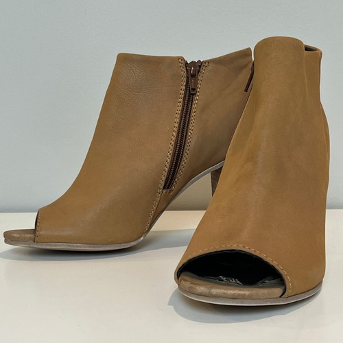 Arnold churgin womens tan - churgin,