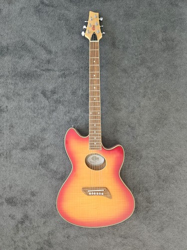 Akustikgitarre - , in