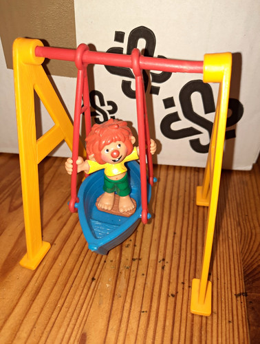 Pumuckl auf schiffsschaukel - pumuckl,