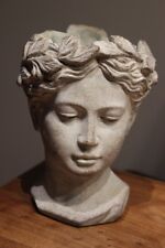 Pflanzbüste, Frauenfigur