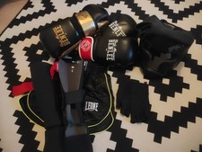 „Kickboxen Komplettset Jugend – Handschuhe, Schoner, Kopfschutz – kaum getragen“