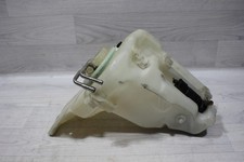 Wischwasserbehälter mit Pumpe