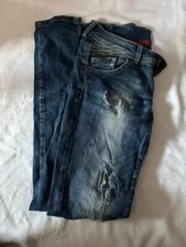 Zerrissene Jeans von Review