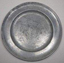 ZINNTELLER mit Monogramm „K P H“, gemarkt Nürnberg, 18. Jahrhundert