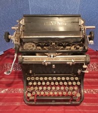 Hohe Vintage  Schreibmaschine  Continental  renovierungsbedürftig   