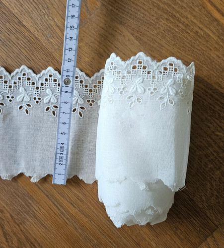 Meter sehr alte spitze - ca,