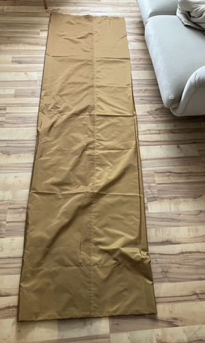 Zwei elegante goldgelbe