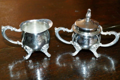 Antikes sahnekännchen und - sahnekännchen,