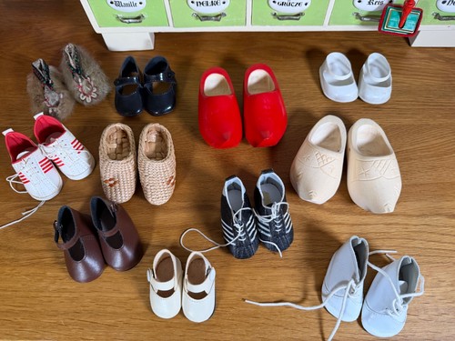 Paar alte puppenschuhe - 11,